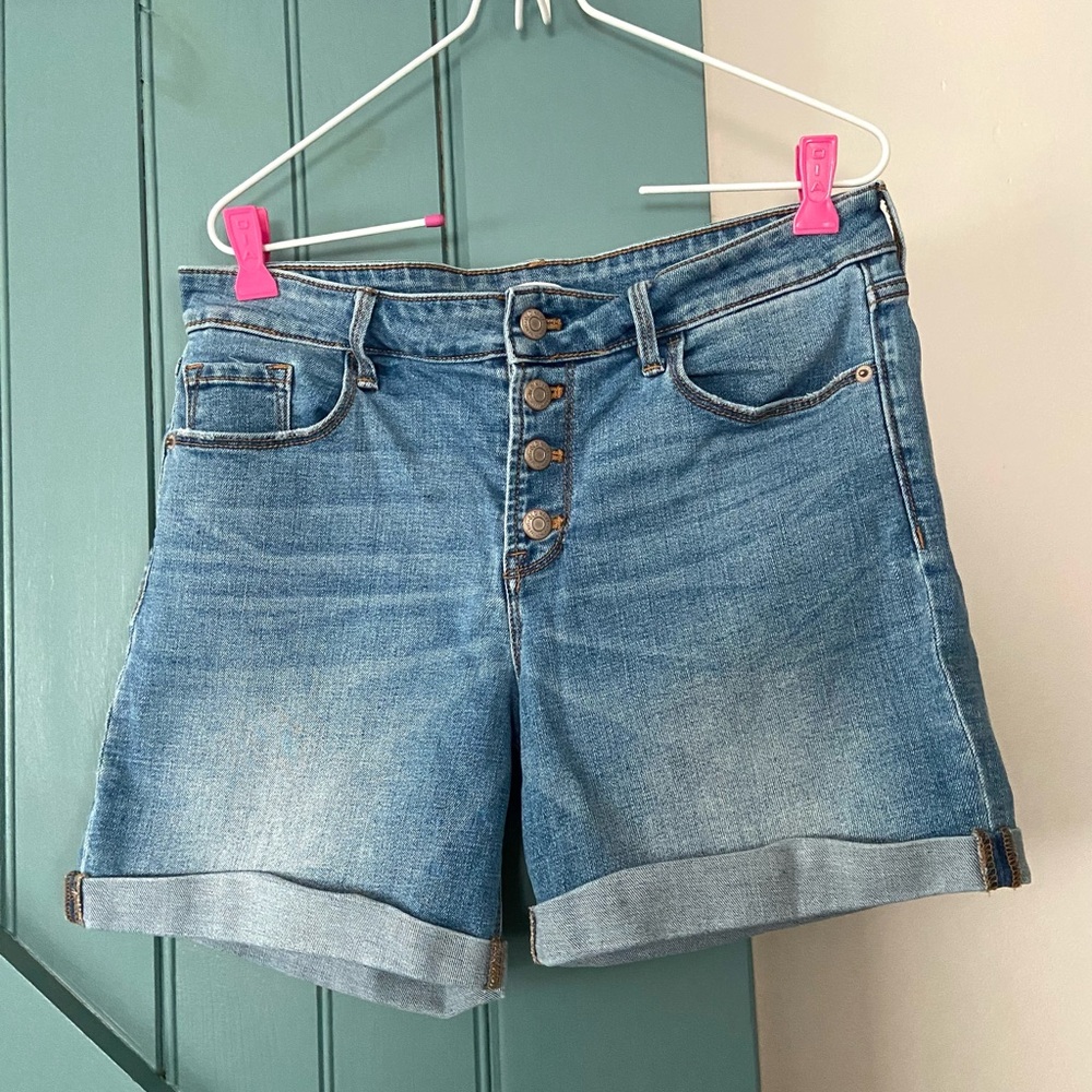 Old Navy Women’s Blue Jean Shorts Classic Style Size 8